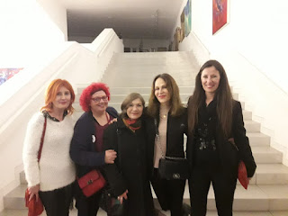 Posado de la edil de igualdad, Isabel Torrente, junto con las responsables de los actos del día Internacional de la mujer, 8 de marzo.