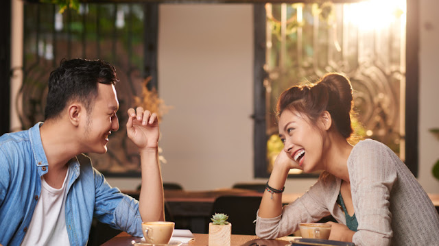 10 Things Girls Notice About You While On A Date.