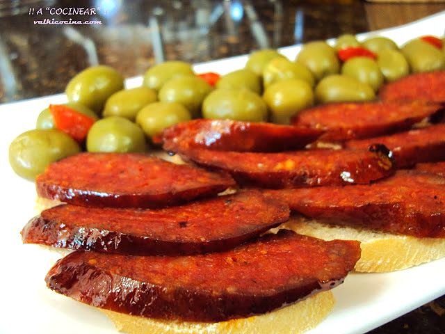 chorizos al vino con manzanilla de Sanlúcar