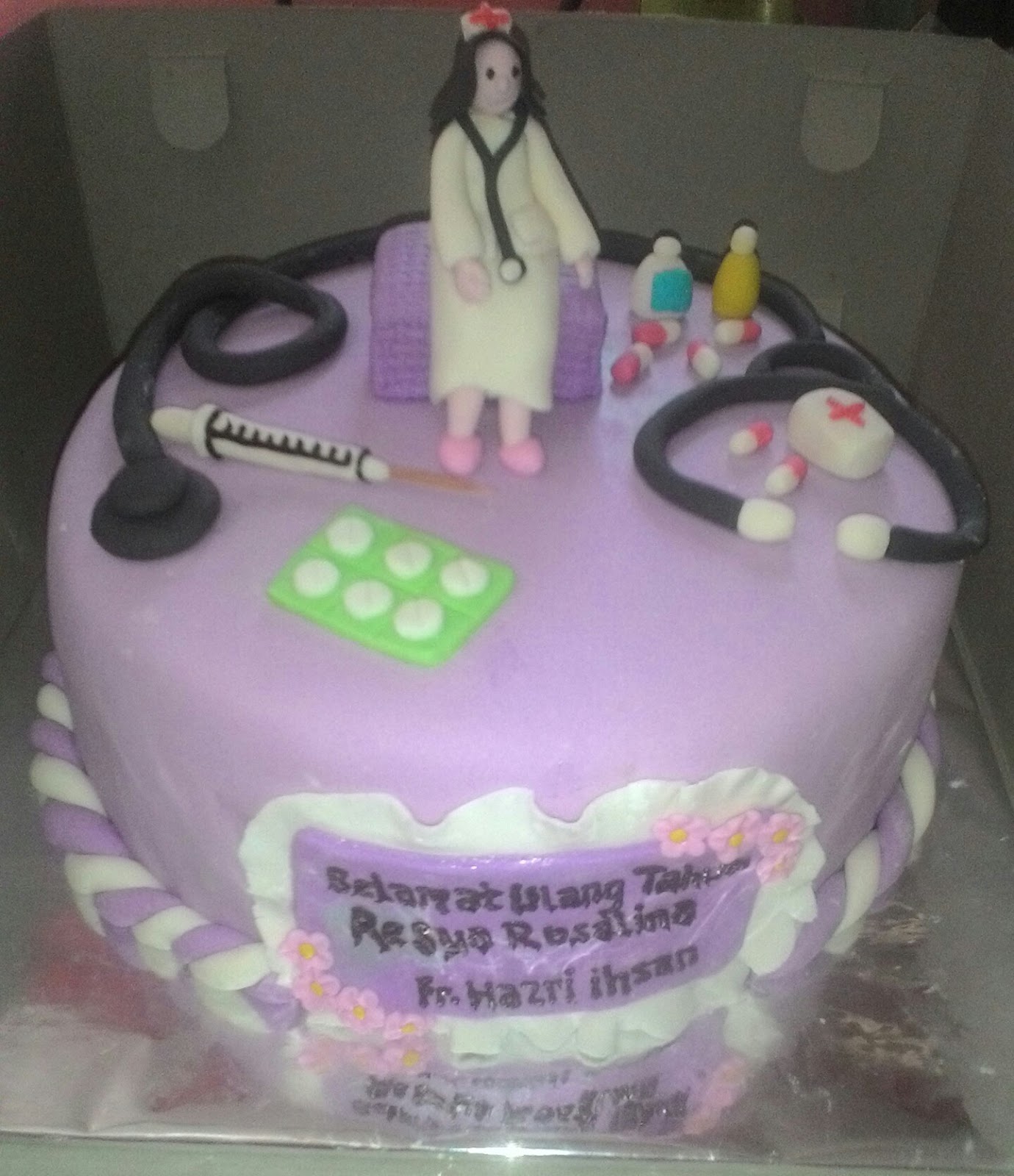 Cake Tema Dokter Dan Perawat