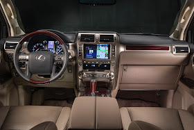 Interior view of 2018 Lexus GX460