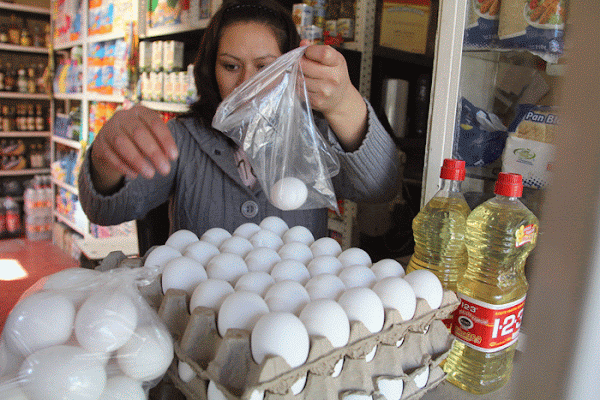 Canasta básica cuesta  51 horas de trabajo