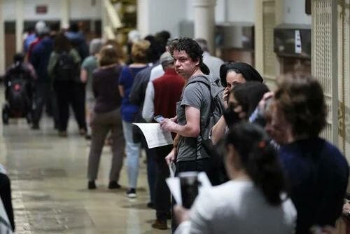 Monday's "try-again" line at Philadelphia City Hall (AP Photo/Matt Rourke)