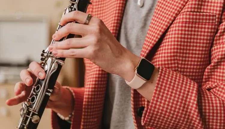 Image of a person wearing a Spade and Co Smartwatch