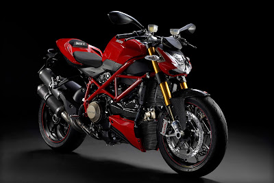 Ducati-Streetfighter-S_2011_1620x1080_Front_Angle_01