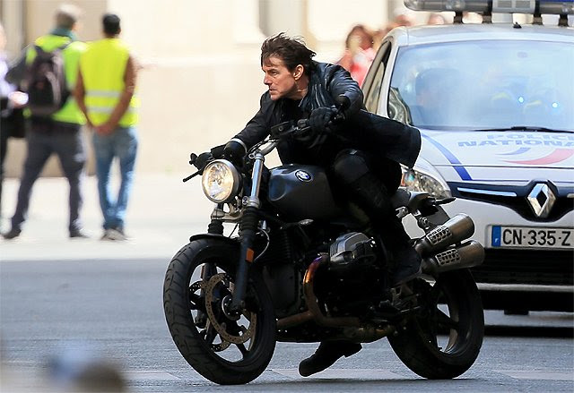 M I 6 スパイ アクション映画 ミッション インポッシブル 第6弾のトム クルーズがパリの街をバイクで駆け抜けて 吹っ飛んだスタントのセット ビデオと写真 Cia Movie News