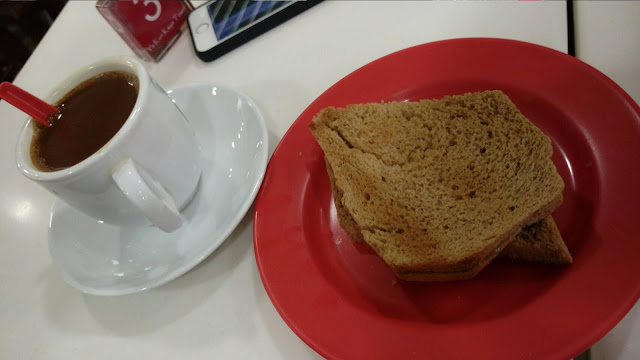 【新加坡美食】當地必吃早餐，亞坤Ya Kun Kaya Toast & 吐司工坊Toast Box