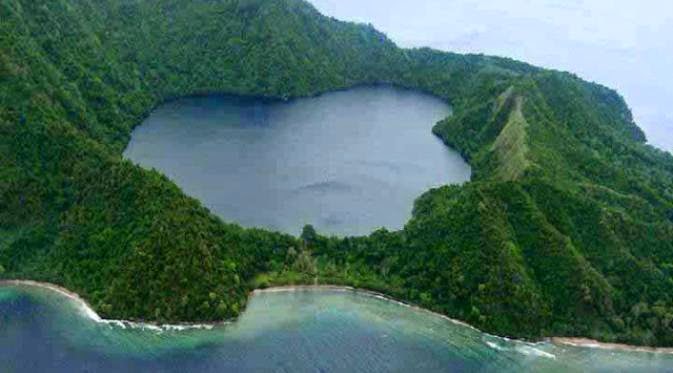 Danau Paling Unik Di Indonesia