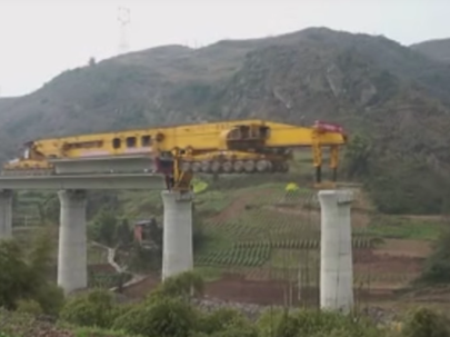 " Mesin 300 kaki panjang " Membina Jambatan di China