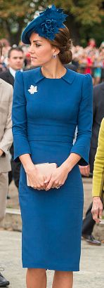 księżna Kate w niebieskiej sukience i toczku