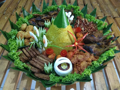 nasi tumpeng