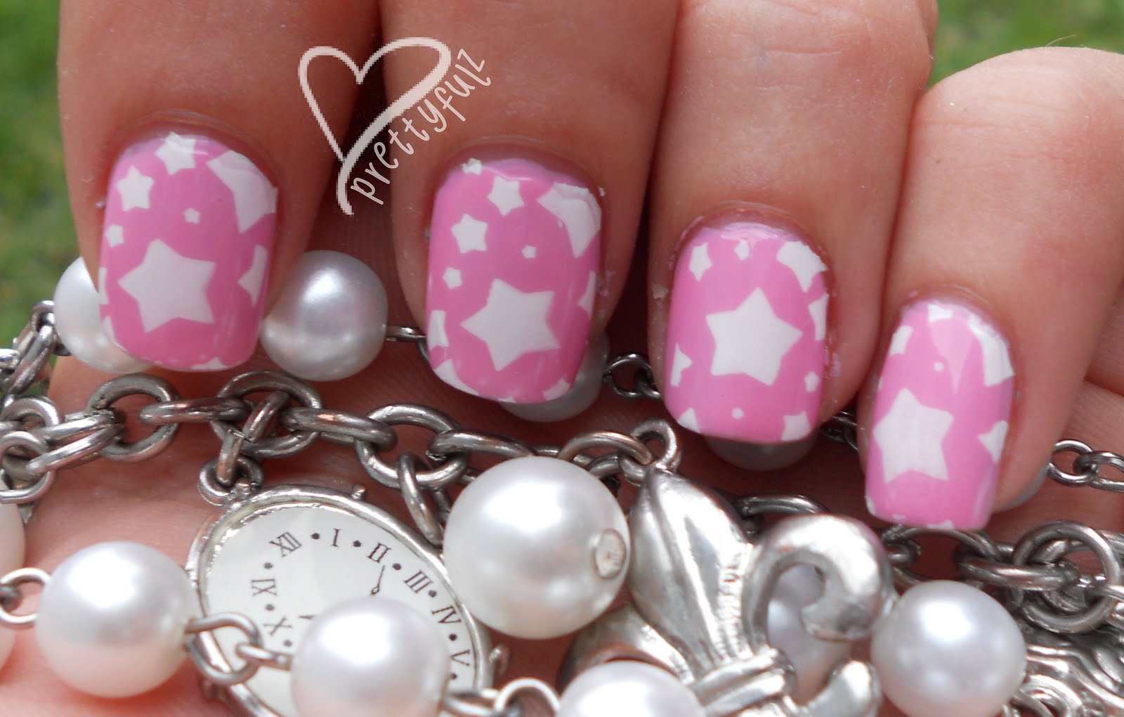  : Super Cute Pink & White Star Nail Art Design for short nails