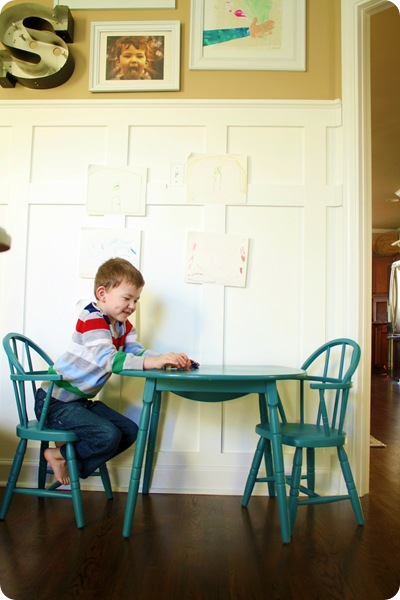round kids craft table