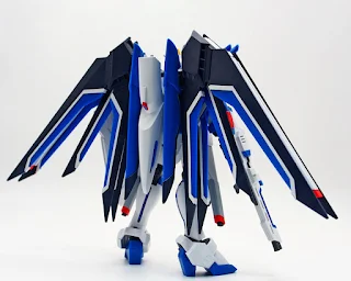 REVIEW Bandai HGCE 1/144 STTS-909 Rising Freedom Gundam