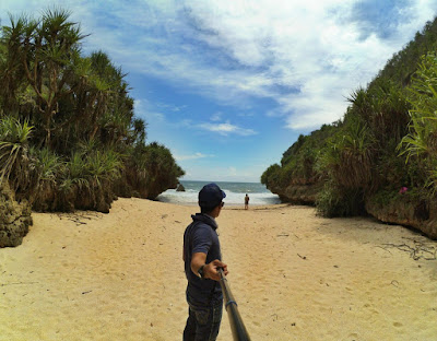 Wisata pantai srakung