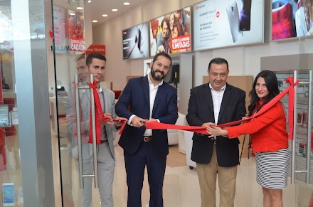 Inauguran la primera tienda interactiva Claro-Huawei en Guatemala