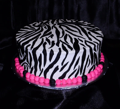 Zebra Birthday Cakes on Birthday And Party Cakes  Birthday Cake With Zebra And Hot Pink