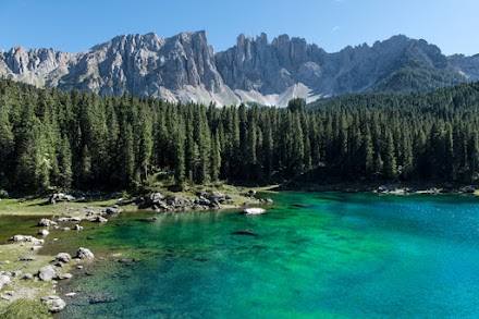 In autunno, il lago è la meta più romantica per una fuga di coppia