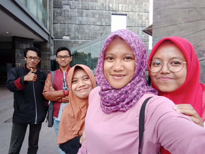 Di Area Makam Bung Karno