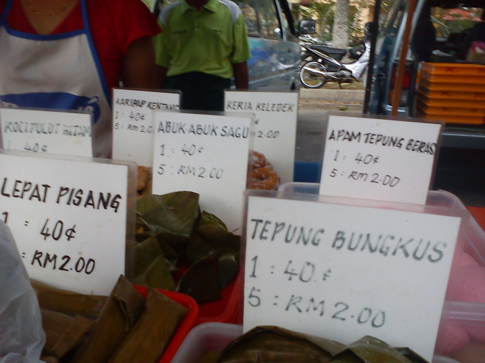 Safiah Ibrahim: ~ kuih tradisional di pasar malam puncak 