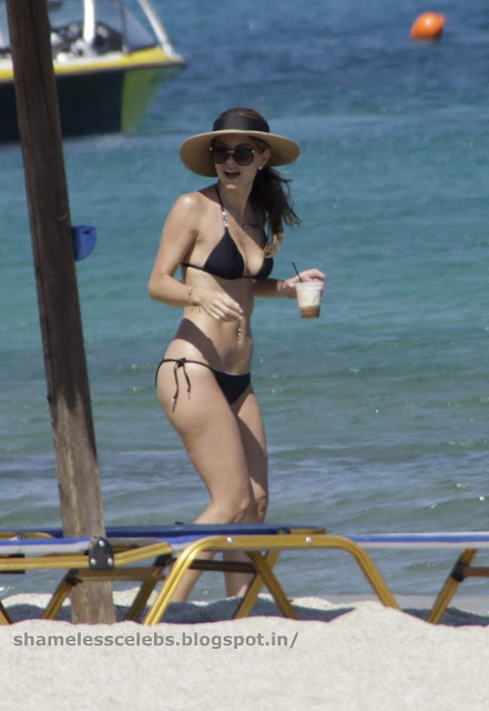 Maria Menounos Expose Her Hot Body in Black Bikini