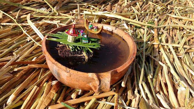 Totora en Islas flotantes de Los Uros en Lago Titicaca, Perú