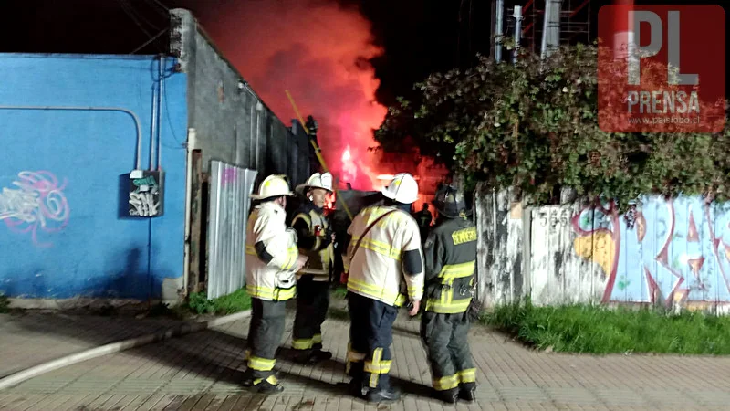 Incendio afectó bodega en el sector centro de Osorno