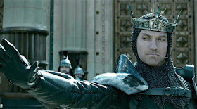 Jude Law como el malvado Vortigern, el Rey de Camelot