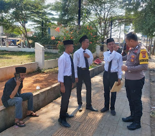 Anggota Piket Polsek Kramatwatu Polresta Serkot Melaksanakan Patroli di Sekitaran Alun - alun 