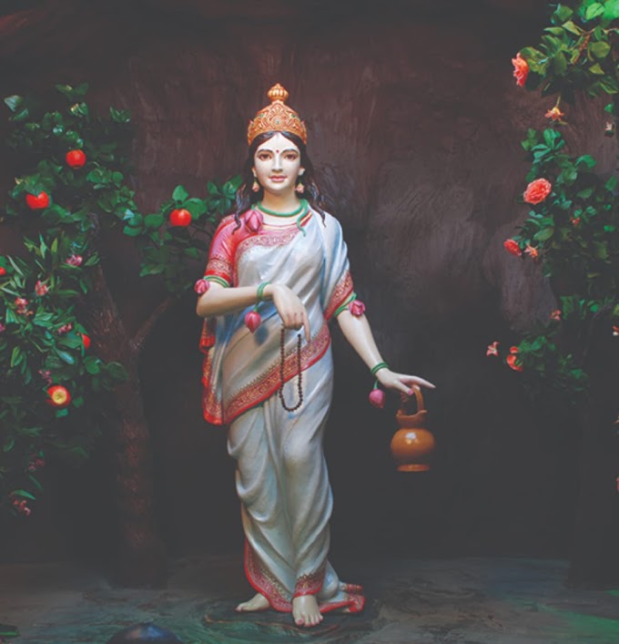 शारदीय नवरात्रि के दूसरे दिन मां ब्रह्मचारिणी को समर्पित है