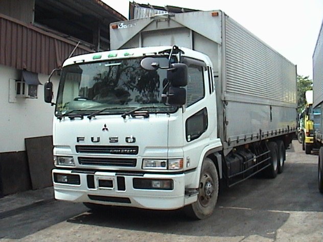 modifikasi model truk mitsubishi fuso kontainer
