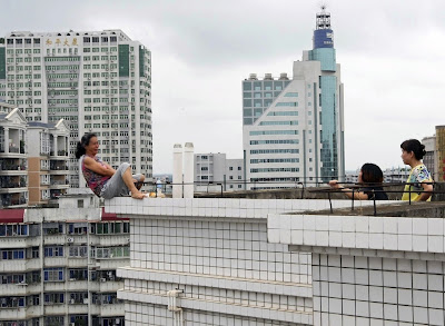 china intenta matarse tirandose de un edificio