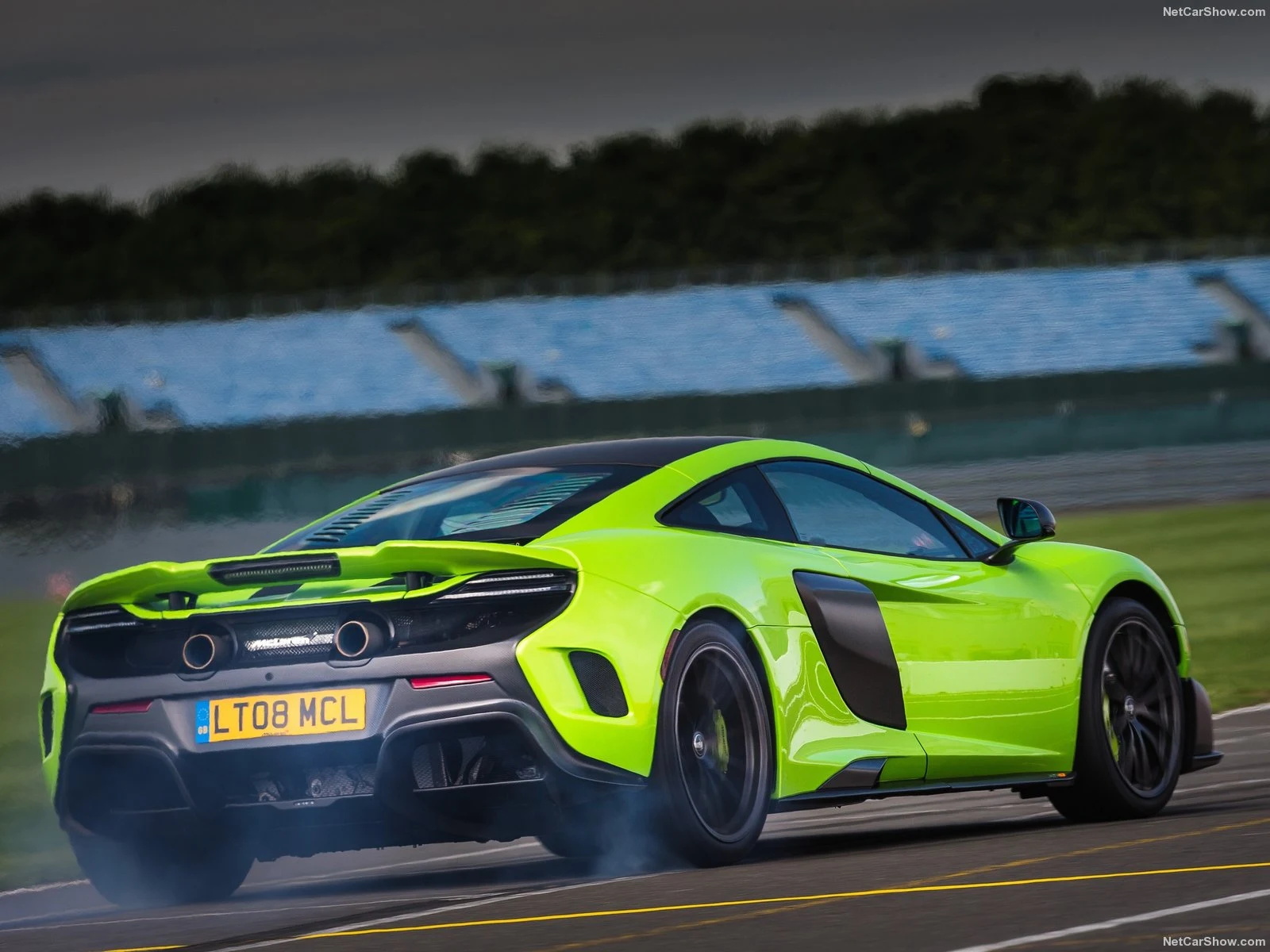 Hình ảnh siêu xe McLaren 675LT 2016 & nội ngoại thất