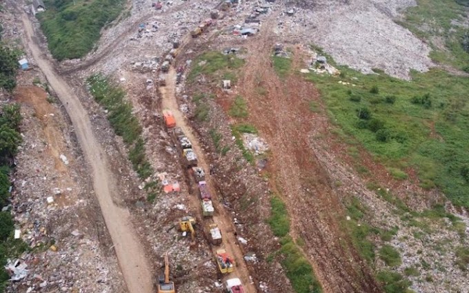 TPA Sarimukti Bandung Barat 'Ngadat', Antrean Truk Sampah Mengular