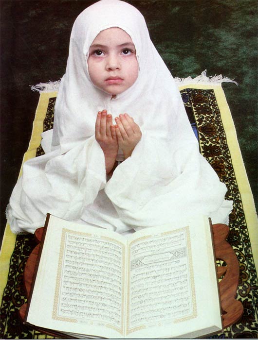 Download this Islamic Girls Praying picture