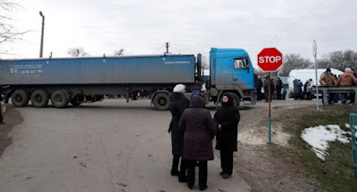 Мешканці Нових Санжар протестували проти розміщення евакуйованих із Китаю