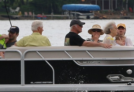 Hillary and Bill Clinton enjoys vacation with grandchildren. 