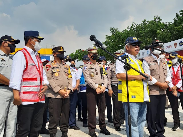 Tiga Menteri dan Kakorlantas Polri Lepas One Way Nasional di GT Kalikangkung