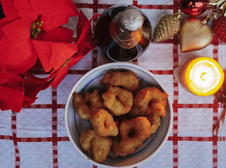 ricetta natalizia di pasta fritta di farina e patate con acciughe e 'nduja