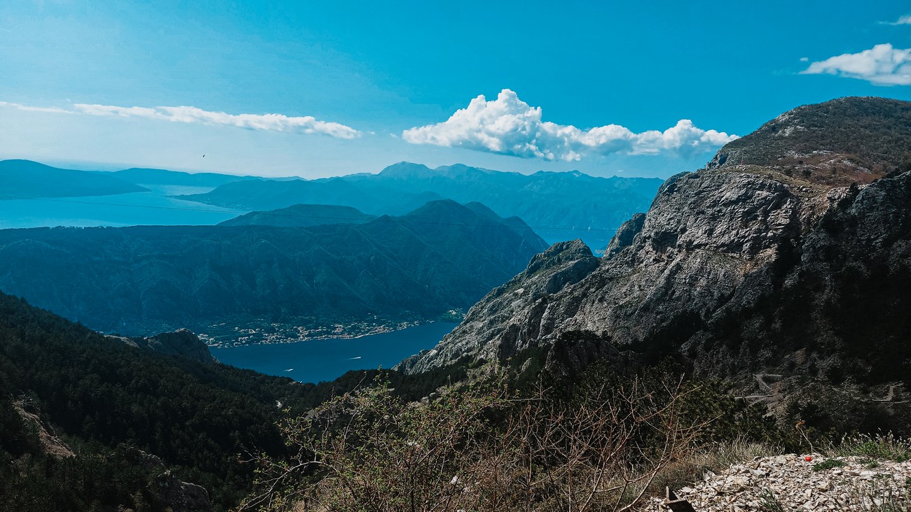 Widok na jezioro Kotor