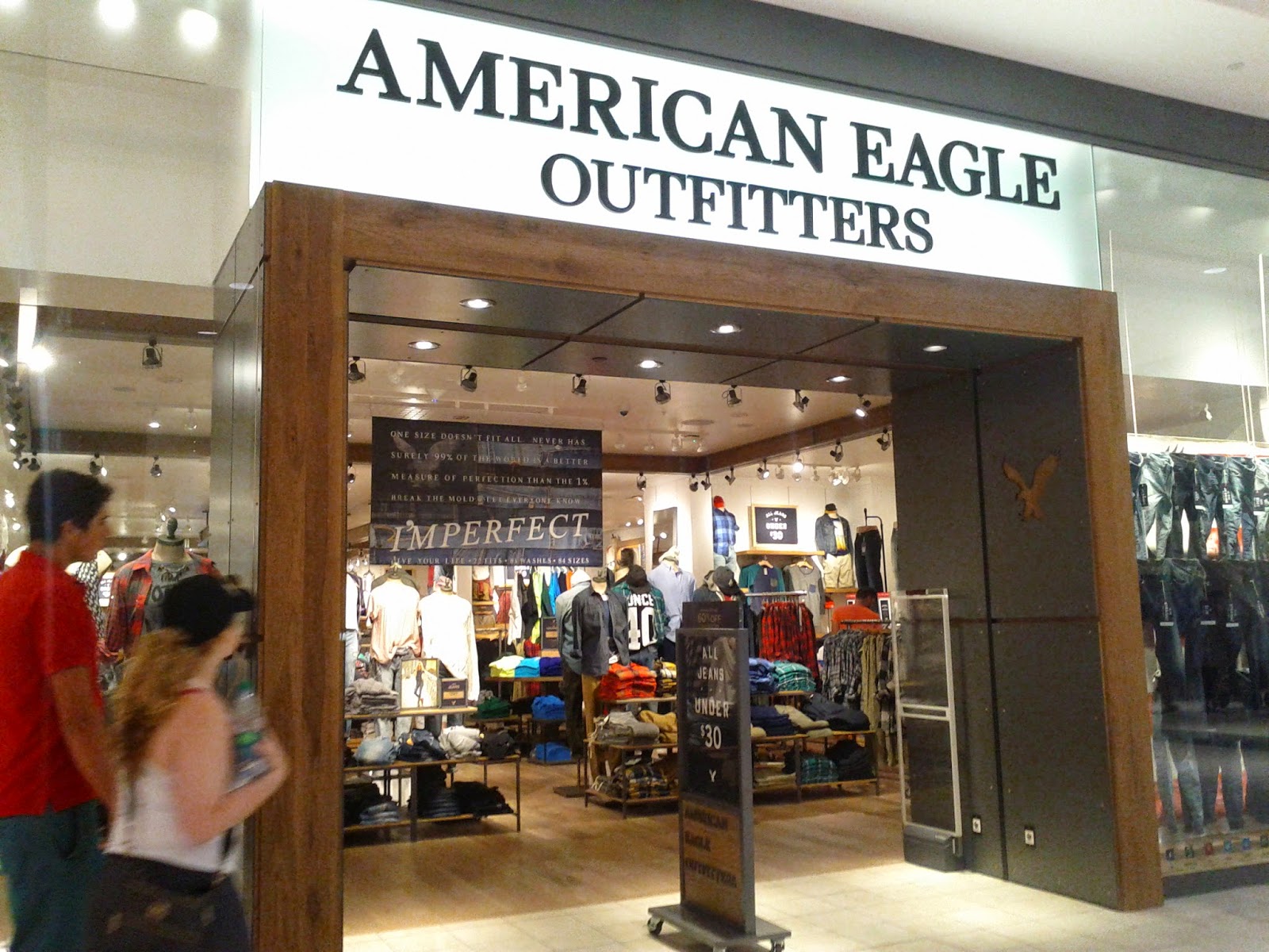 American Eagle Outfitters now open in Dufferin Mall