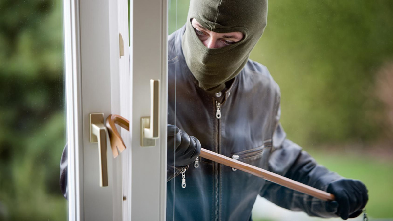 8 Ways to Make It Look Like You’re Home—And Fool Burglars