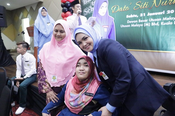  Gambar Datuk Siti Nurhaliza pakai baju sekolah Berita Pantas