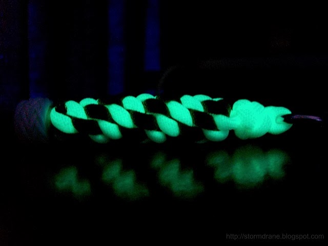 Stormdrane's Blog: Glow-in-the-dark paracord