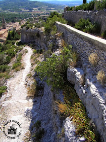 SAINT-SATURNIN-LES-APT (84) - Château-fort