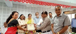 समरस फाउंडेशन ने किया मुख्याध्यापिका पदमा शर्मा का अभिनंदन | #NayaSaberaNetwork