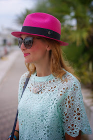 Chicwish mint green crochet top, ecua-andino fuchsia hat, ecua-andino toucan logo, Fashion and Cookies, fashion blogger