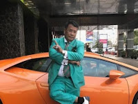 Hotman Lamar Nafa Urbach Pakai Lambhorghini