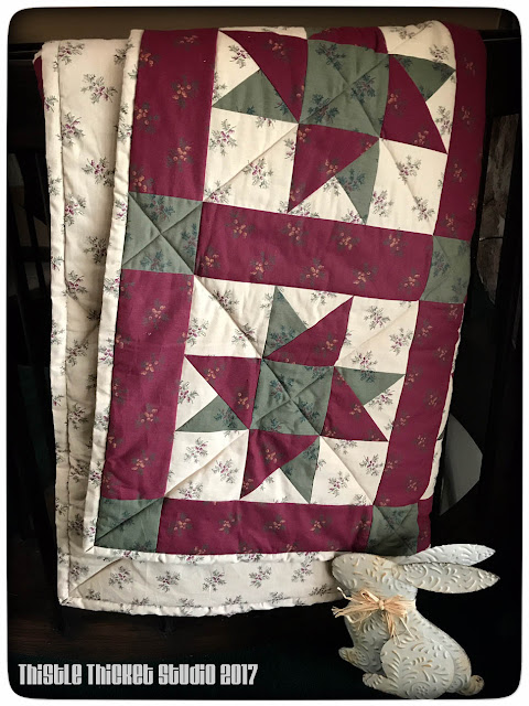 Christmas Star Quilt by Thistle Thicket Studio. www.thistlethicketstudio.com