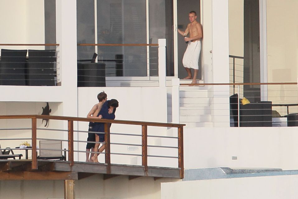 Justin Bieber Selena Gomez Yacht Kiss. Justin Bieber Selena Gomez